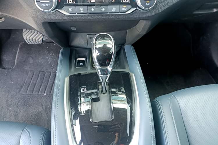 Used Nissan X-Trail 2025 Honor 2.0L Two-Wheel Drive Leading Edition Gear Lever