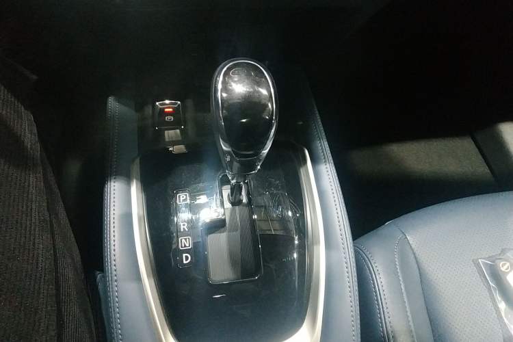 Used Nissan X-Trail 2025 Honor 2.0L Two-Wheel Drive Leading Edition Gear Lever