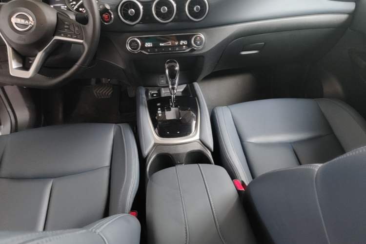 Used Nissan X-Trail 2025 Honor 2.0L Two-Wheel Drive Leading Edition Gear Lever
