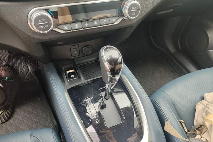 Used Nissan X-Trail 2025 Honor 2.0L Two-Wheel Drive Leading Edition Gear Lever