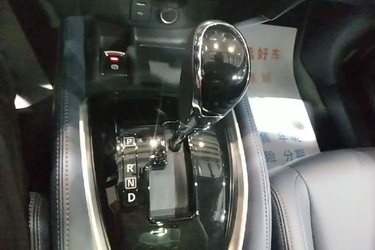 Used Nissan X-Trail 2025 Honor 2.0L Two-Wheel Drive Leading Edition Gear Lever