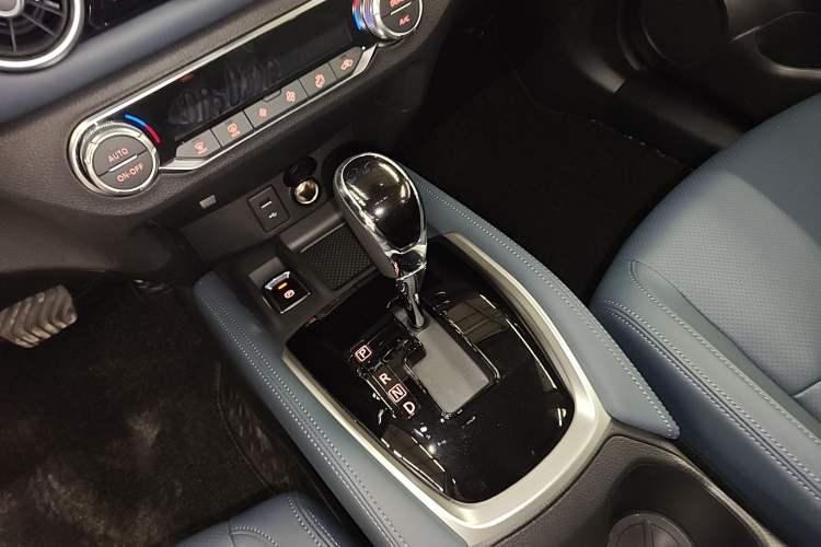 Used Nissan X-Trail 2025 Honor 2.0L Two-Wheel Drive Leading Edition Gear Lever