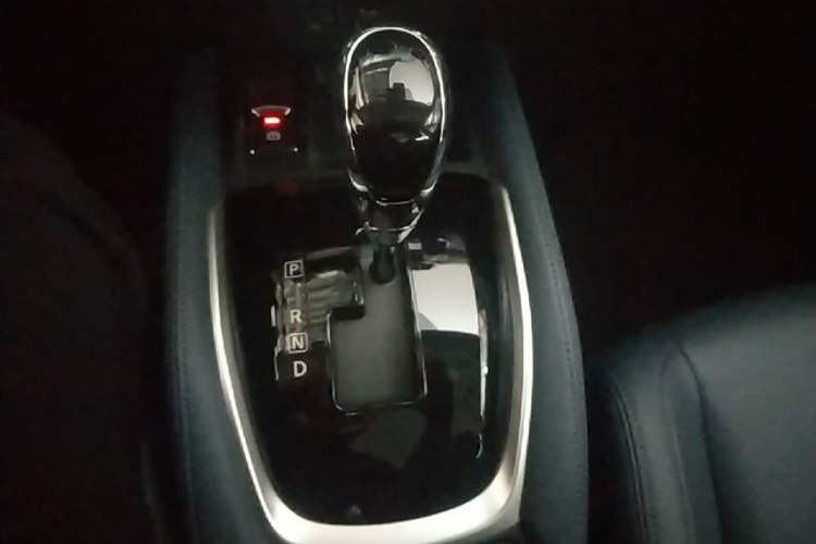 Used Nissan X-Trail 2025 Honor 2.0L Two-Wheel Drive Leading Edition Gear Lever