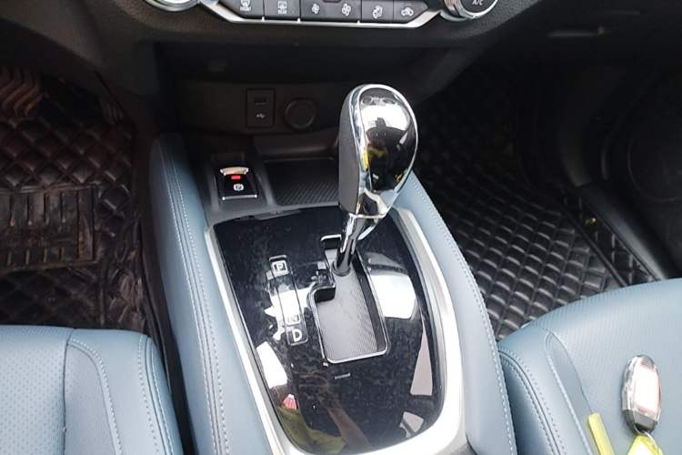Used Nissan X-Trail 2025 Honor 2.0L Two-Wheel Drive Leading Edition Gear Lever