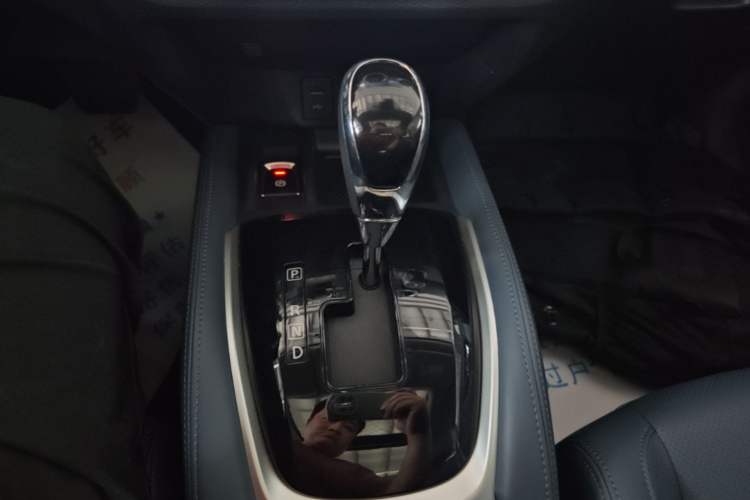 Used Nissan X-Trail 2025 Honor 2.0L Two-Wheel Drive Leading Edition Gear Lever