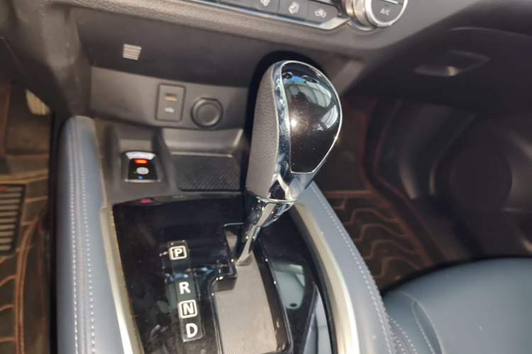 Used Nissan X-Trail 2025 Honor 2.0L Two-Wheel Drive Leading Edition Gear Lever