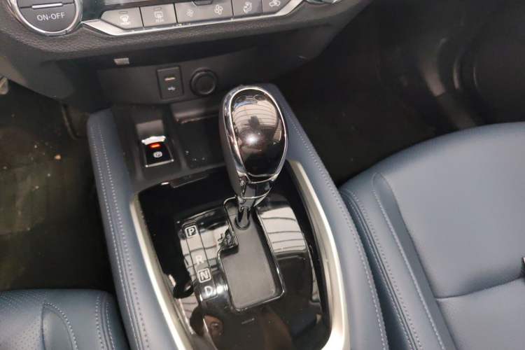 Used Nissan X-Trail 2025 Honor 2.0L Two-Wheel Drive Leading Edition Gear Lever