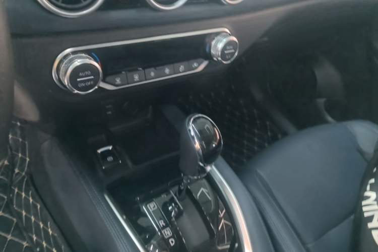 Used Nissan X-Trail 2025 Honor 2.0L Two-Wheel Drive Leading Edition Gear Lever