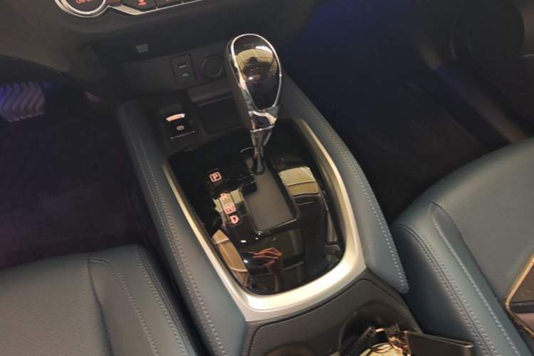 Used Nissan X-Trail 2025 Honor 2.0L Two-Wheel Drive Leading Edition Gear Lever