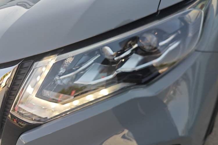 Used Nissan X-Trail 2025 Honor 2.0L Two-Wheel Drive Leading Edition Left Front Headlight