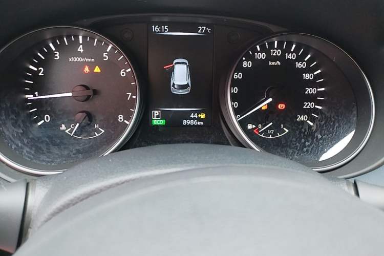 Used Nissan X-Trail 2025 Honor 2.0L Two-Wheel Drive Leading Edition Odometer Close Up