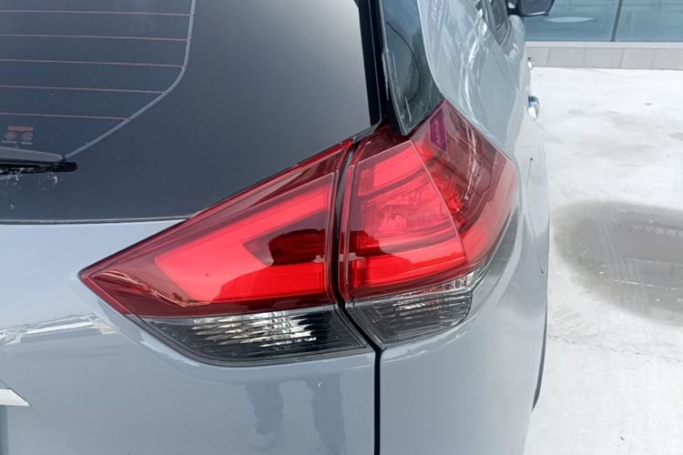 Used Nissan X-Trail 2025 Honor 2.0L Two-Wheel Drive Leading Edition Right Rear Taillight