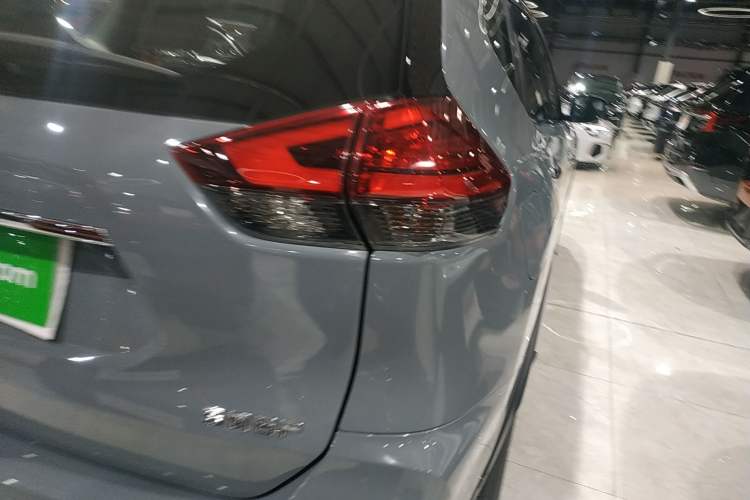 Used Nissan X-Trail 2025 Honor 2.0L Two-Wheel Drive Leading Edition Exterior 3