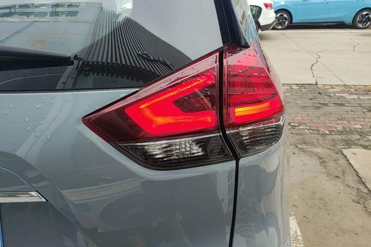 Used Nissan X-Trail 2025 Honor 2.0L Two-Wheel Drive Leading Edition Right Rear Taillight