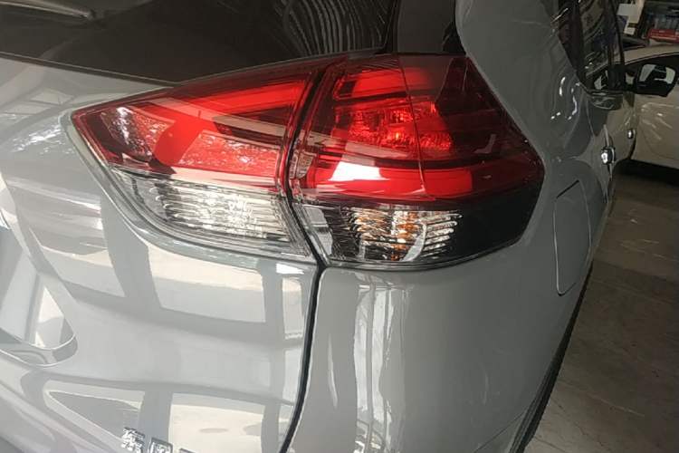 Used Nissan X-Trail 2025 Honor 2.0L Two-Wheel Drive Leading Edition Right Rear Taillight