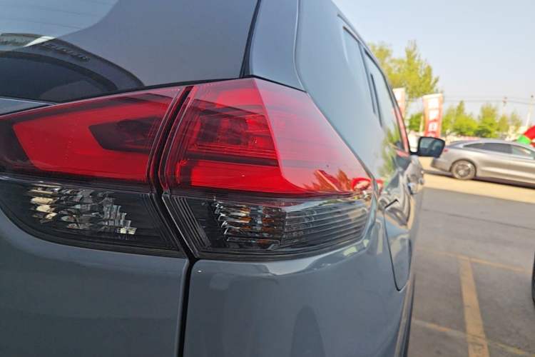 Used Nissan X-Trail 2025 Honor 2.0L Two-Wheel Drive Leading Edition Right Rear Taillight