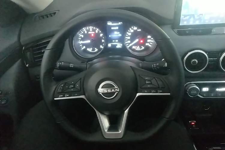 Used Nissan X-Trail 2025 Honor 2.0L Two-Wheel Drive Leading Edition Steering Wheel