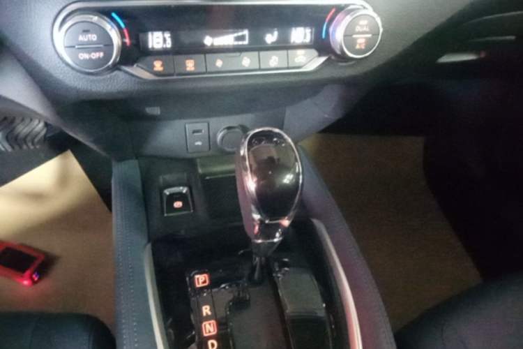 Used Nissan X-Trail 2025 Honor 2.0L Two-Wheel Drive Leading Edition Gear Lever