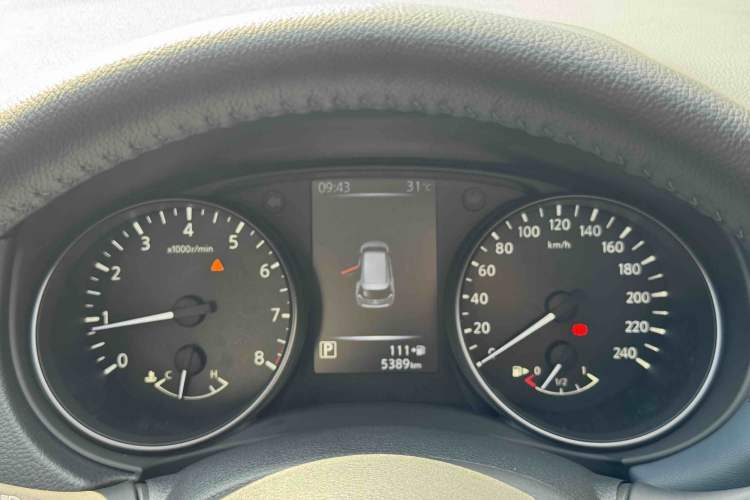 Used Nissan X-Trail 2025 Honor 2.0L Two-Wheel Drive Leading Edition Odometer Close Up
