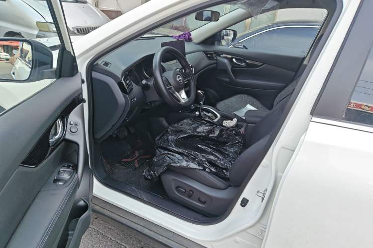 Used Nissan X-Trail 2025 Honor 2.0L Two-Wheel Drive Leading Edition Driver Seat