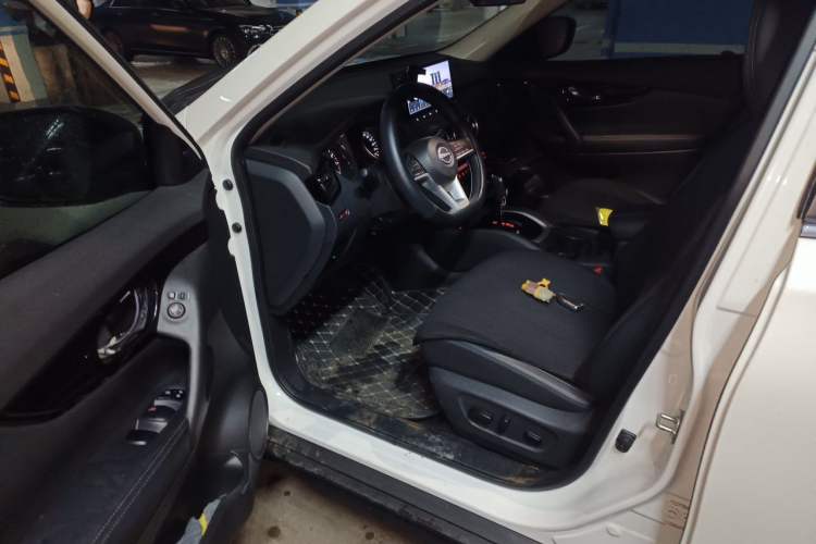 Used Nissan X-Trail 2025 Honor 2.0L Two-Wheel Drive Genuine Edition Driver Seat