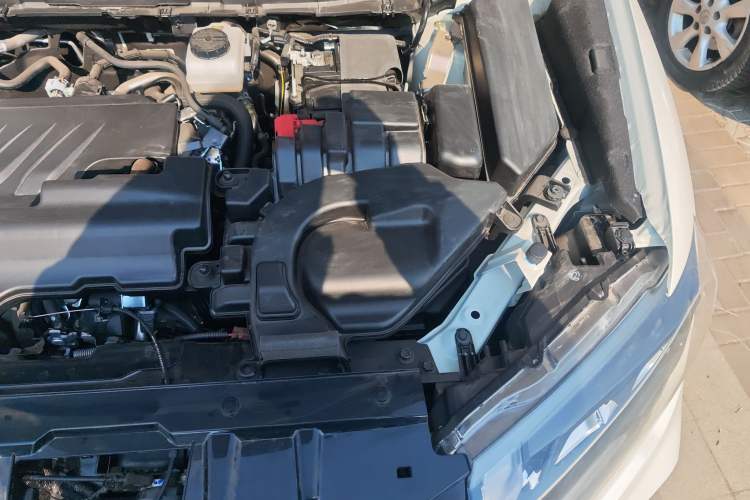 Used Nissan X-Trail 2025 Honor 2.0L Two-Wheel Drive Leading Edition Engine Bay Left