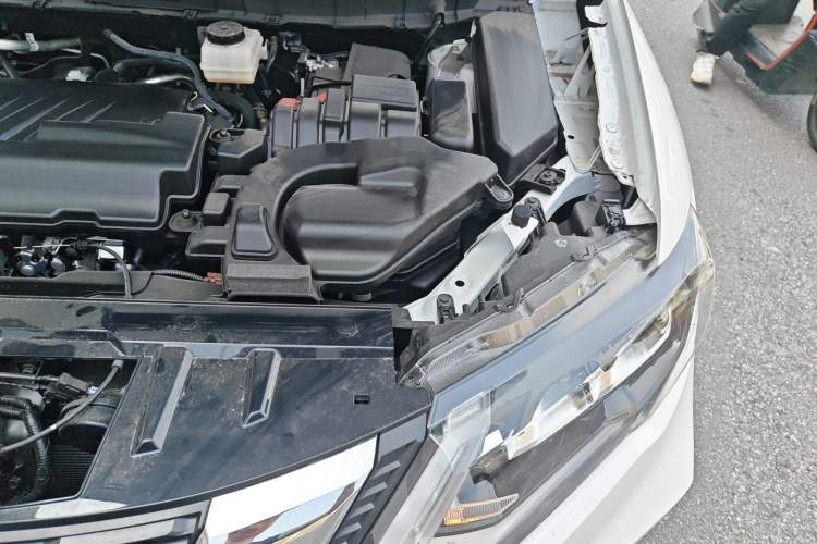 Used Nissan X-Trail 2025 Honor 2.0L Two-Wheel Drive Leading Edition Engine Bay Left