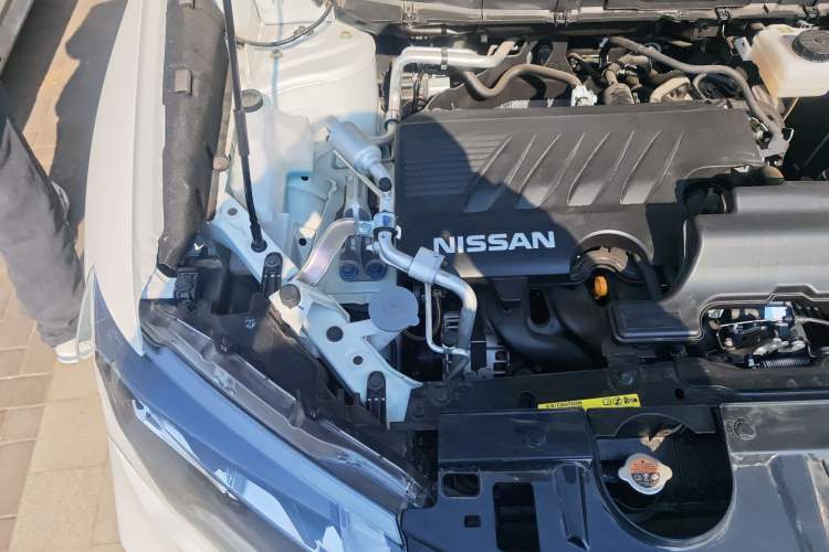 Used Nissan X-Trail 2025 Honor 2.0L Two-Wheel Drive Leading Edition Engine Bay Right