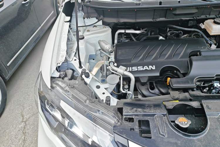 Used Nissan X-Trail 2025 Honor 2.0L Two-Wheel Drive Leading Edition Engine Bay Right