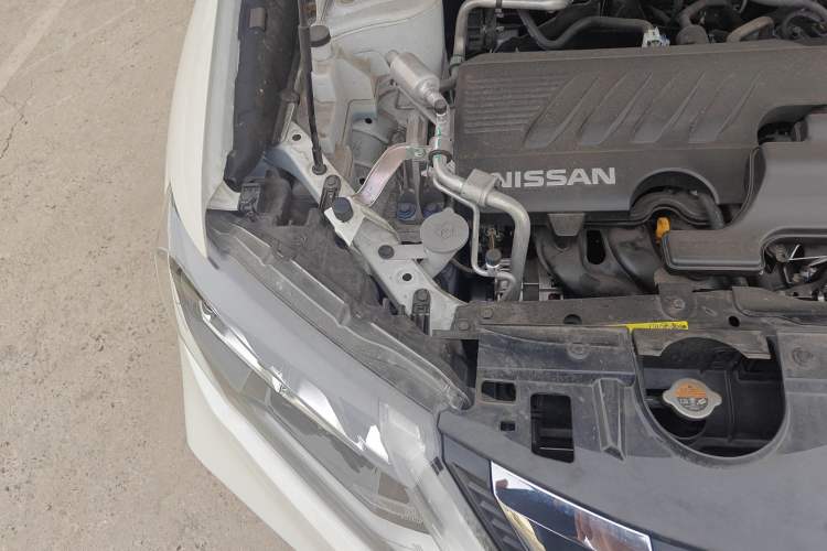 Used Nissan X-Trail 2025 Honor 2.0L Two-Wheel Drive Leading Edition Engine Bay Right