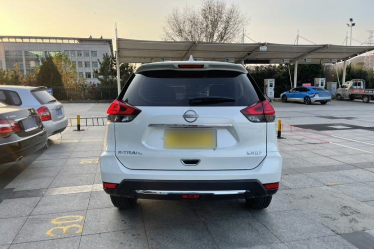 Used Nissan X-Trail 2025 Honor 2.0L Two-Wheel Drive Genuine Edition Exterior 4
