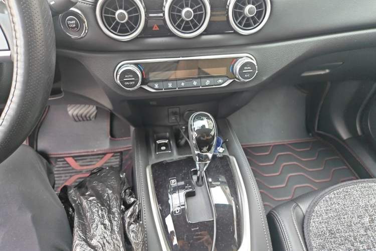 Used Nissan X-Trail 2025 Honor 2.0L Two-Wheel Drive Leading Edition Gear Lever