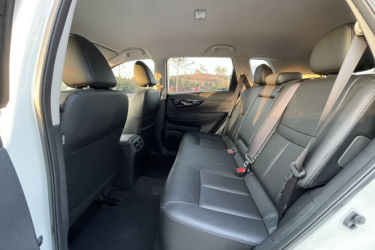 Used Nissan X-Trail 2025 Honor 2.0L Two-Wheel Drive Genuine Edition Interior 4
