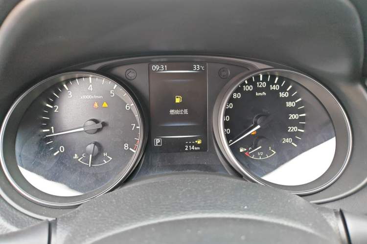 Used Nissan X-Trail 2025 Honor 2.0L Two-Wheel Drive Leading Edition Odometer Close Up