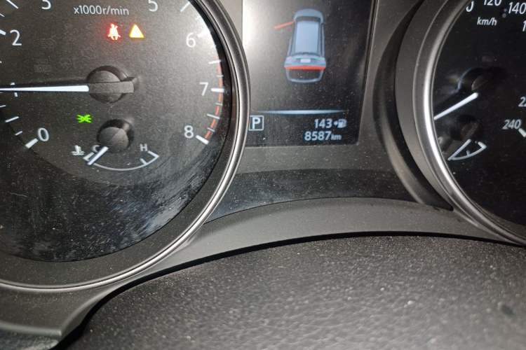 Used Nissan X-Trail 2025 Honor 2.0L Two-Wheel Drive Genuine Edition Odometer Close Up