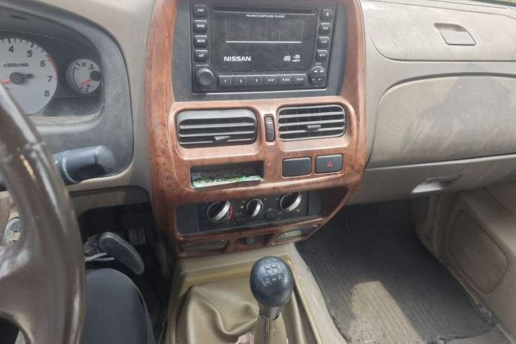 Used Nissan ZN Van 2011 2.4L Two-Wheel-Drive Standard Version 5 Seats ZN6493 Audio And AC Panel