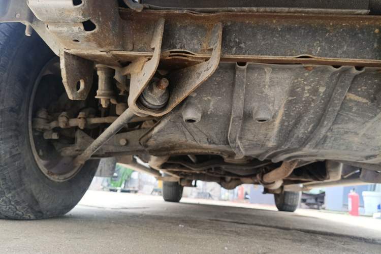 Used Nissan ZN Van 2011 2.4L Two-Wheel-Drive Standard Version 7-Seater ZN6493 Chassis Front