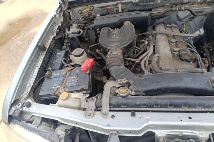 Used Nissan ZN Van 2011 2.4L Two-Wheel-Drive Standard Version 7-Seater ZN6493 Engine Bay Right