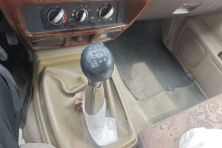 Used Nissan ZN Van 2011 2.4L Two-Wheel-Drive Standard Version 5 Seats ZN6493 Gear Lever
