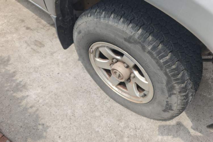 Used Nissan ZN Van 2011 2.4L Two-Wheel-Drive Standard Version 5 Seats ZN6493 Right Front Wheel Hub