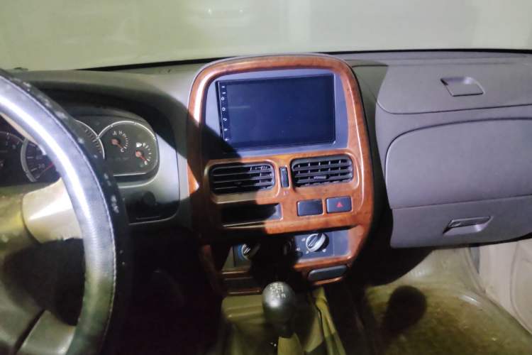 Used Nissan ZN Van 2013 2.4L Two-Wheel Drive Standard Model with 5 Seats Audio And AC Panel