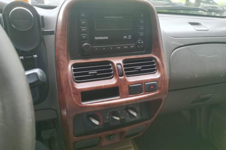 Used Nissan ZN Van 2013 2.4L Two-Wheel Drive Standard Model with 5 Seats Audio And AC Panel
