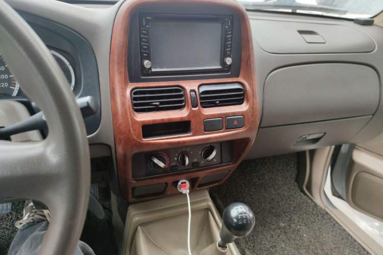 Used Nissan ZN Van 2013 2.4L Two-Wheel Drive Standard Model with 5 Seats Audio And AC Panel