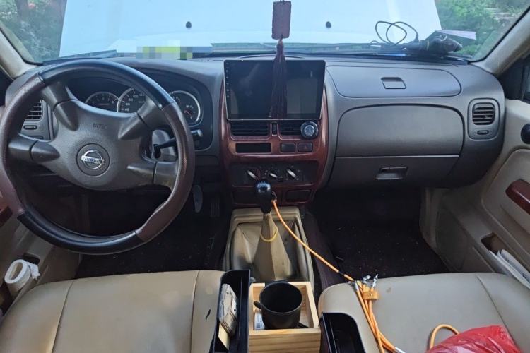 Used Nissan ZN Van 2013 2.4L Two-Wheel Drive Standard Model with 5 Seats Center Console