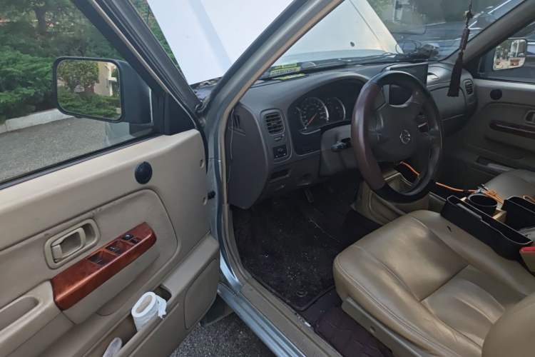 Used Nissan ZN Van 2013 2.4L Two-Wheel Drive Standard Model with 5 Seats Driver Seat