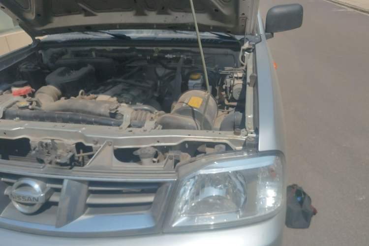 Used Nissan ZN Van 2013 2.4L Two-Wheel Drive Luxury Version 5 Seats Engine Bay Left