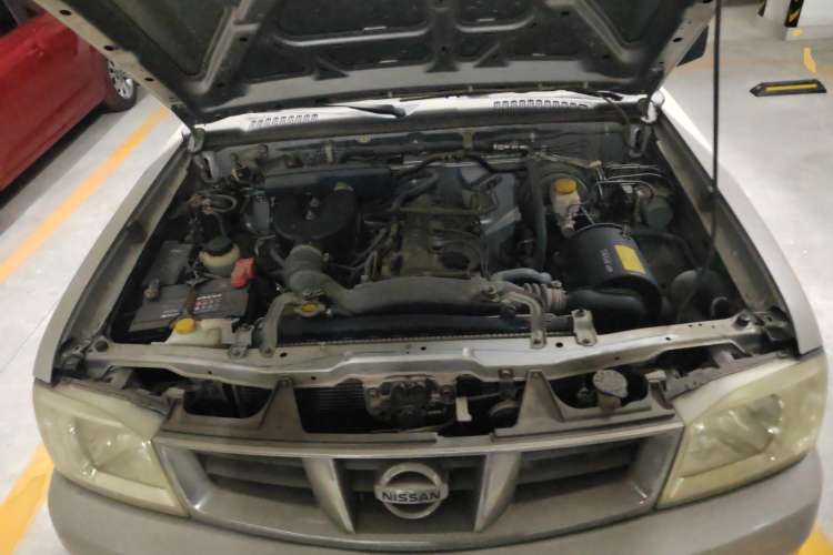 Used Nissan ZN Van 2013 2.4L Two-Wheel Drive Standard Model with 5 Seats Engine Bay
