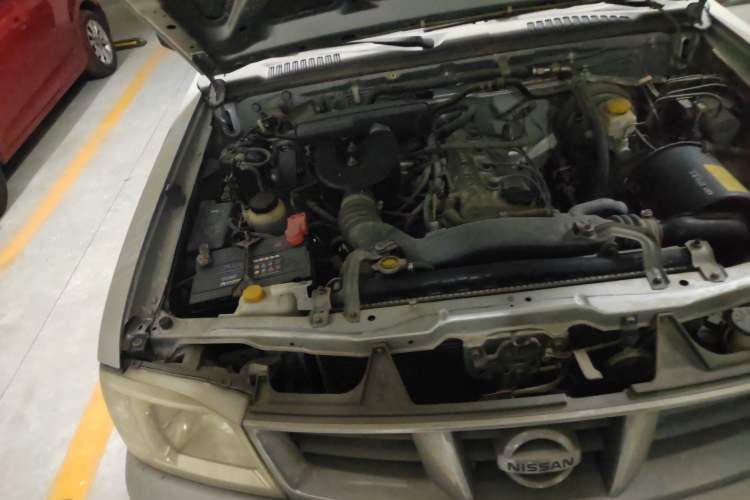 Used Nissan ZN Van 2013 2.4L Two-Wheel Drive Standard Model with 5 Seats Engine Bay Right