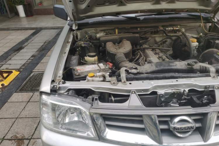 Used Nissan ZN Van 2013 2.4L Two-Wheel Drive Standard Model with 5 Seats Engine Bay Right
