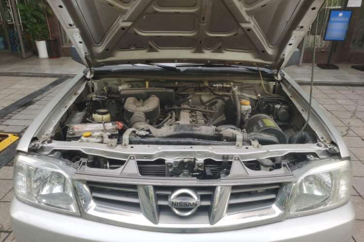 Used Nissan ZN Van 2013 2.4L Two-Wheel Drive Standard Model with 5 Seats Engine Bay